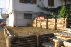 Terrasierung mit Kastanienrundholz