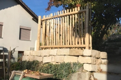 Staketenzaun-mit-Stabilisatorori